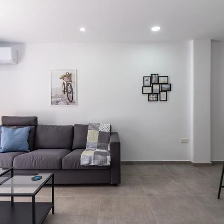 Odyssey - Captivating 2-Bedroom Retreat In Ларнака Екстериор снимка