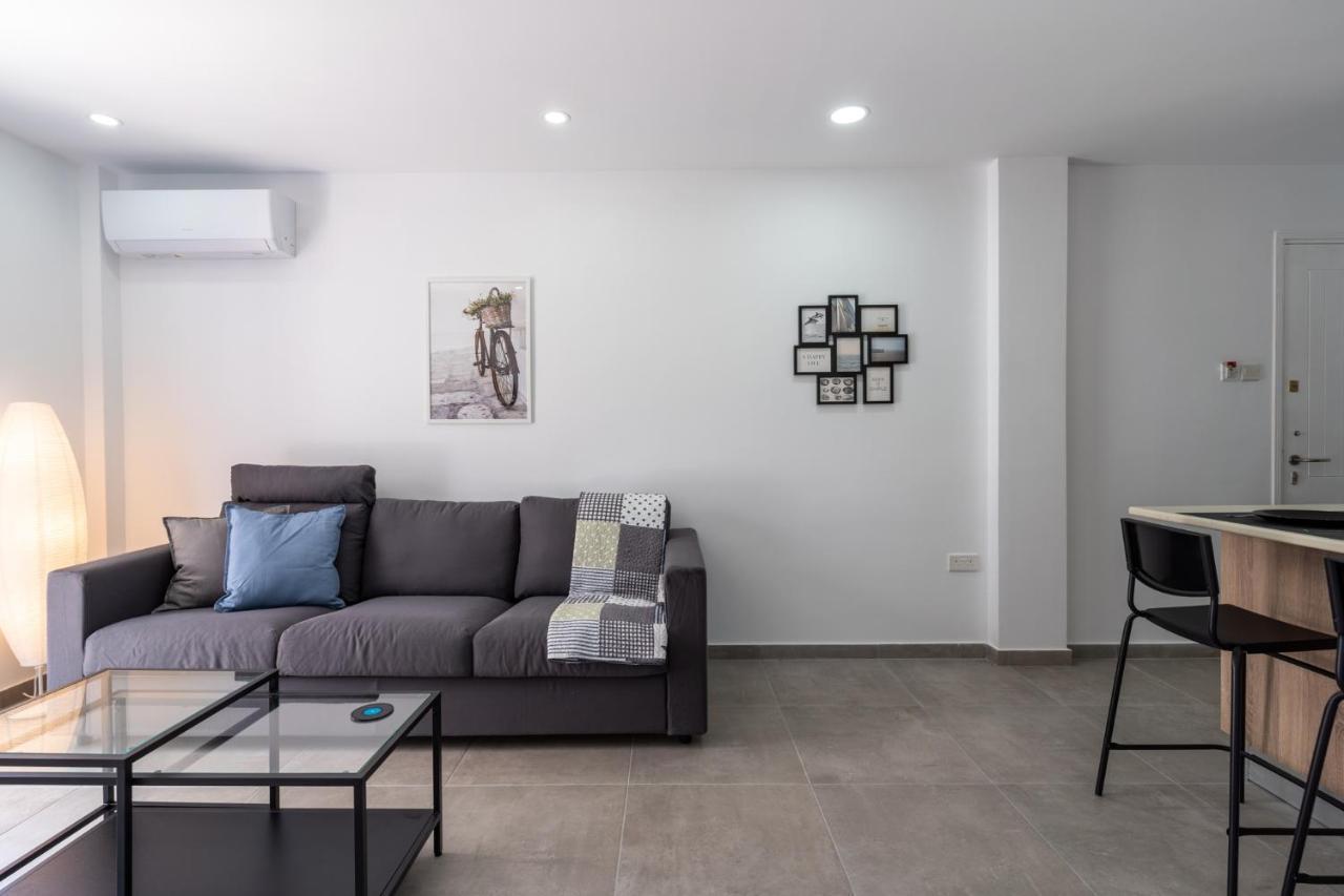 Odyssey - Captivating 2-Bedroom Retreat In Ларнака Екстериор снимка